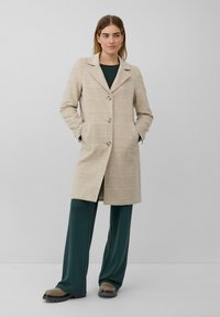 Короткое пальто Короткое пальто