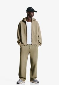 Спортивные штаны