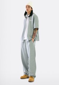 Спортивные штаны