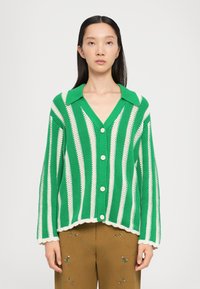 Вязаная кофта