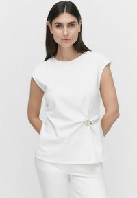 Блузка без рукавов