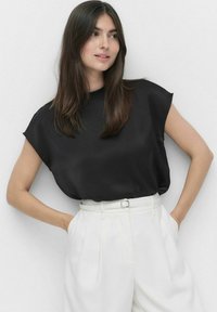 Атласная блузка