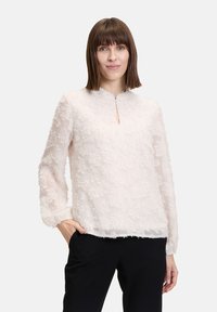 Кружевная блузка