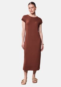 Вязаное платье