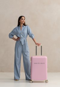 Чемодан на колесах