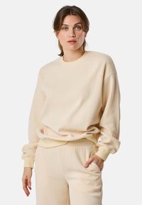 Спортивная толстовка