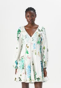 Короткое платье