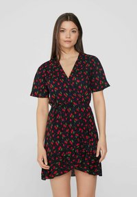 Короткое платье