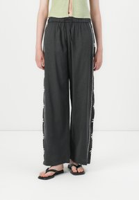 Широкие брюки