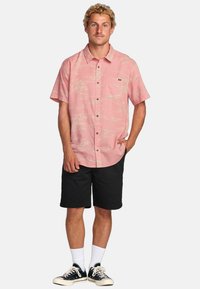 Рубашка с коротким рукавом