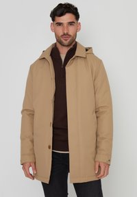 Короткое пальто