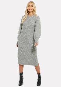 Вязаное платье