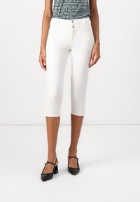 Короткие джинсы