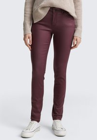 Узкие джинсы