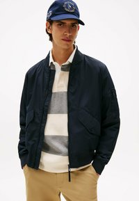 Куртка бомбер Куртка бомбер