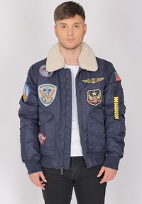 Куртка бомбер