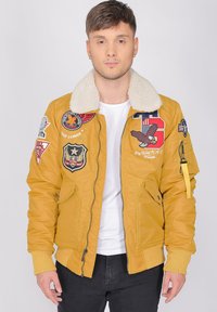 Куртка бомбер