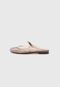 Шлепанцы Шлепанцы