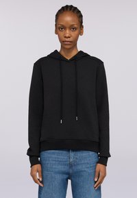 Пуловер с капюшоном