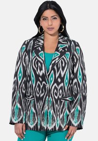 Короткое пальто