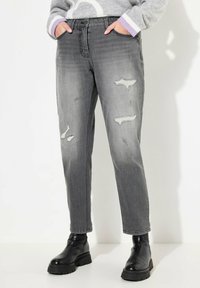 Короткие джинсы