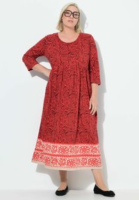 Вязаное платье