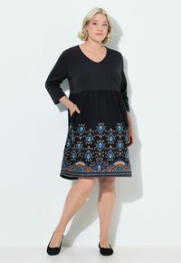 Вязаное платье