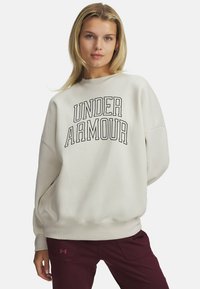 Спортивная толстовка