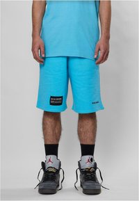 Шорты Шорты