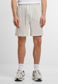 Шорты Шорты