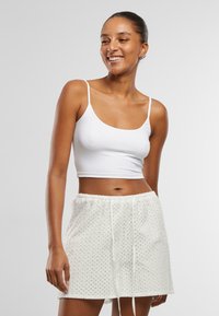 Топ на бретельках