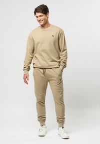 Спортивные штаны