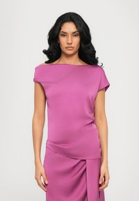 Атласная блузка