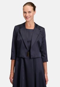 Короткий блейзер