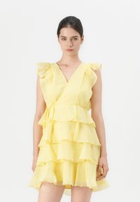 Короткое платье