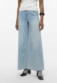 Клешеные джинсы Клешеные джинсы