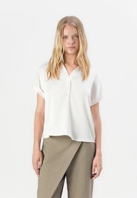 Атласная блузка