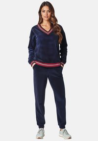 Спортивная куртка