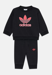 Набор одежды