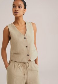 Джинсовая жилетка