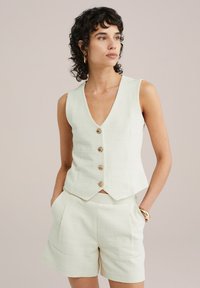 Короткая куртка