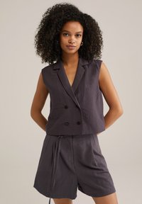 Джинсовая жилетка