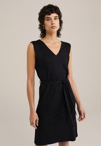 Короткое платье