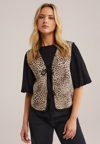 Короткая куртка