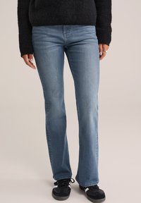 Клешеные брюки