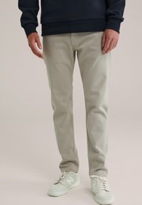 Прямые джинсы