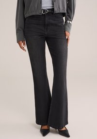 Клешеные брюки