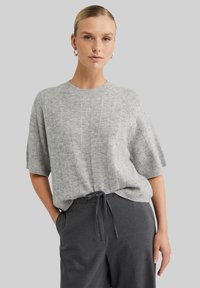 Пуловер с коротким рукавом