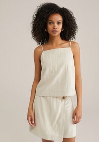 Топ на бретельках