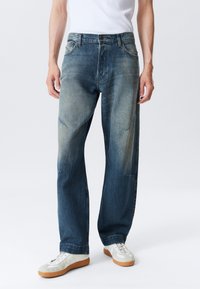 Прямые джинсы